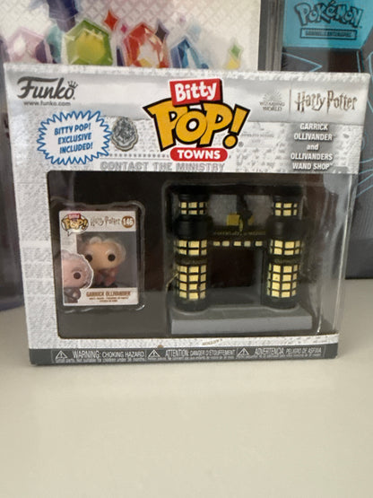 Funko Bitty Pop! Towns - Harry Potter Garrick Ollivander & Ollivanders Wand Shop