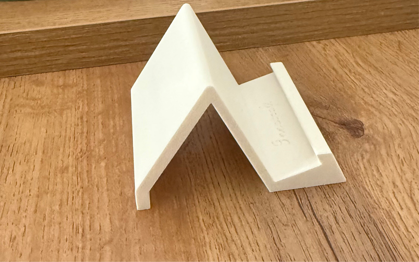 Minimalistischer 3D-gedruckter Handyhalter – stabil & praktisch